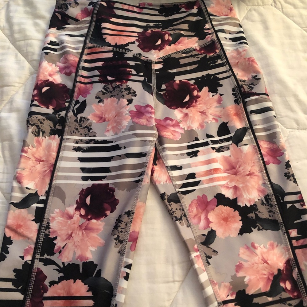 Jessica Simpson Floral Striped Leggings in Pink, Black, Gray
